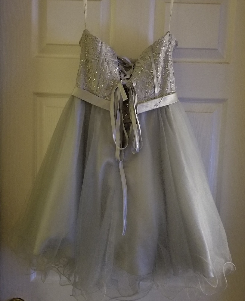 Dress - Picture 2 of 4